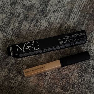 NARS Radiant Creamy Concealer med/deep